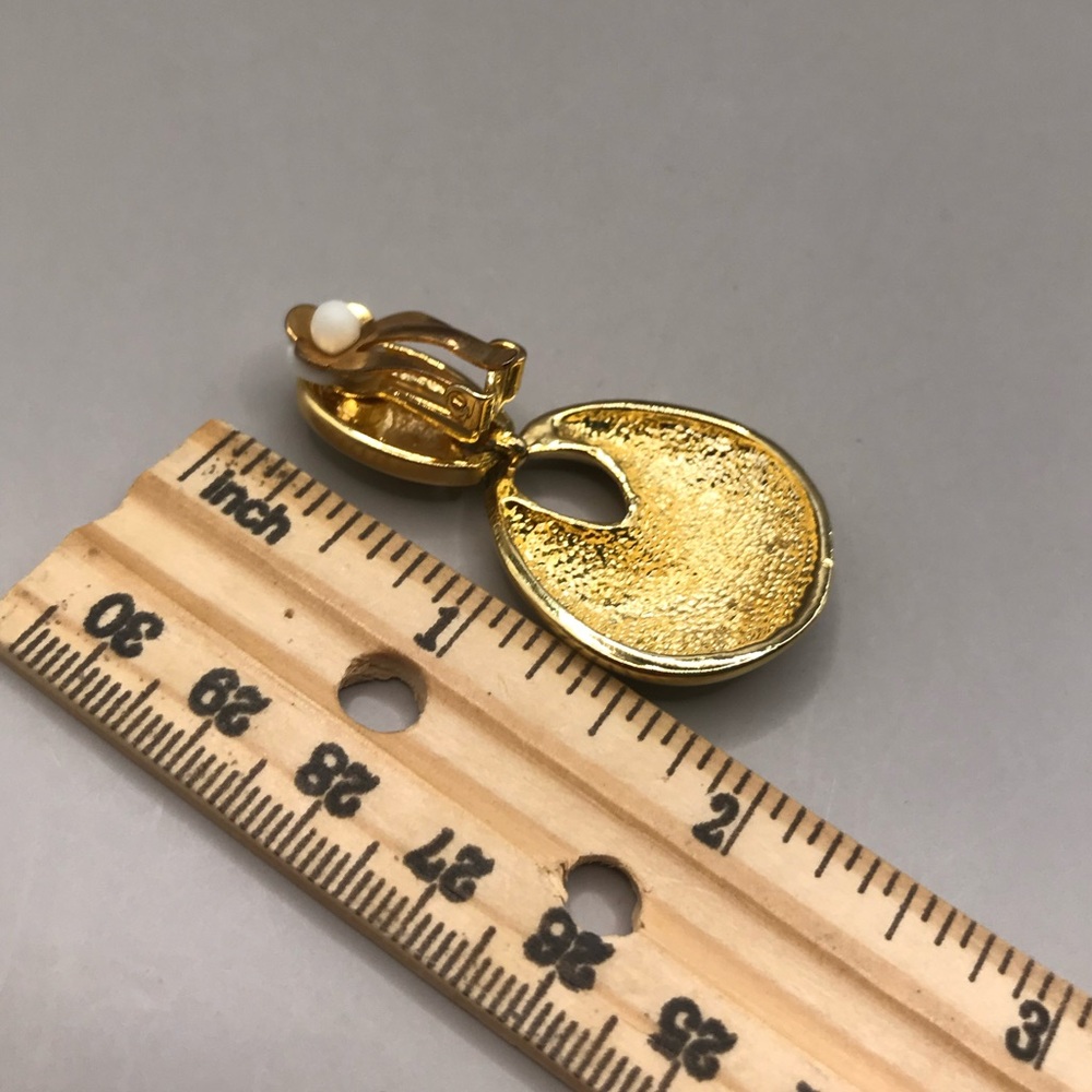 Vintage Gold-Tone Door Knocker Clip on Earrings - Picture 6 of 7